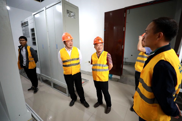 1572259649977768.jpg 检查信号设备安装进度_副本.jpg