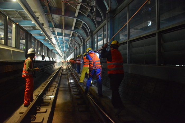 图2. 清湖二期改造第一条承力索架设.JPG