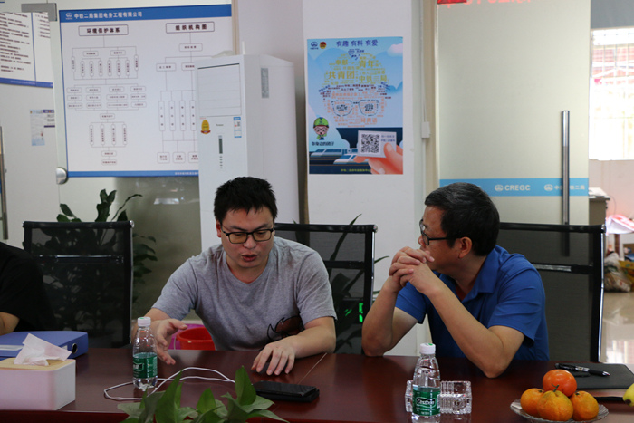 图4 项目总工杨洁与监理单位总监交流检查情况.JPG