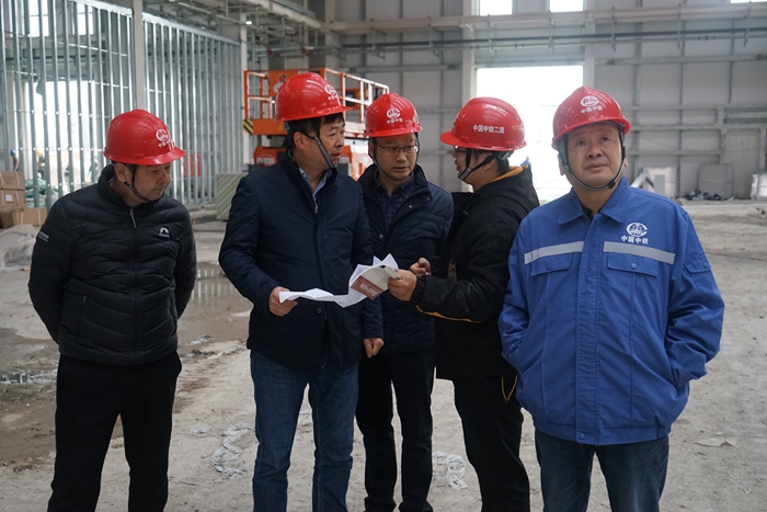 1574394916780983.jpg 图3:察看各单体库区工艺设备基础.JPG