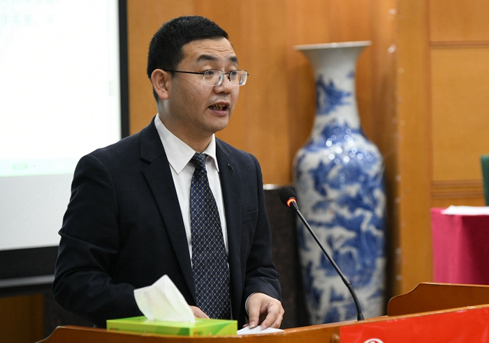 图5：公司党委副书记、纪委书记肖业均传达中央纪委全会精神.jpg