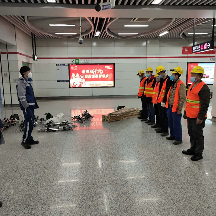 图1：施工之前的安全交底与体温测量副本.jpg