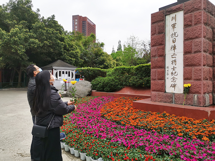 图1：祭奠先辈英1副本.jpg