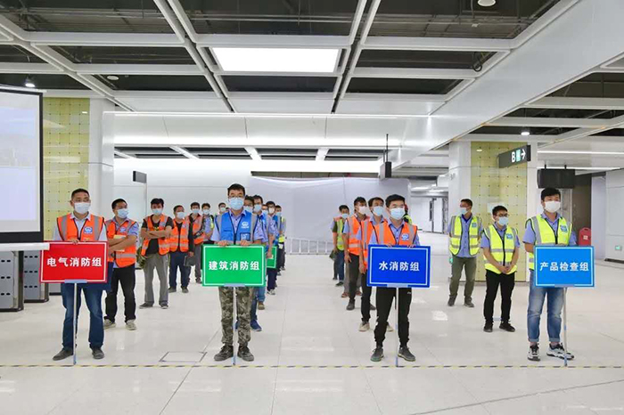 1587030733219462.jpg 图1:迎检小组列队副本.jpg