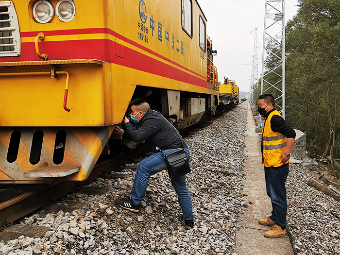 1587124185138136.jpg 检查车体走行机构副本.jpg