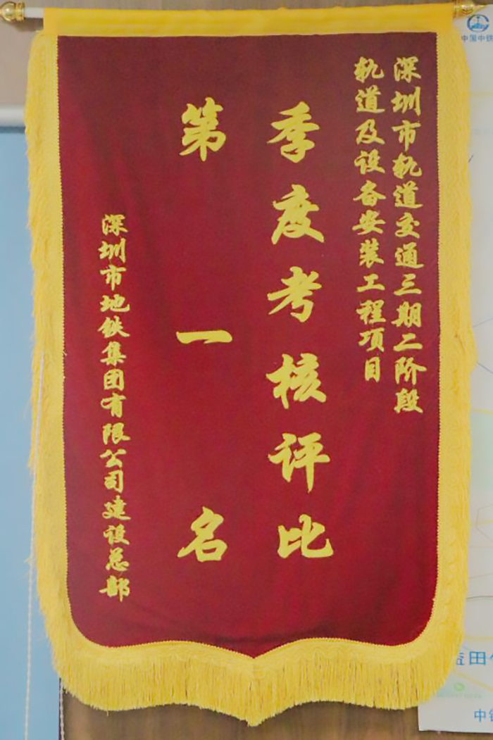 1587365086859387.jpg 图:流动红旗.jpg