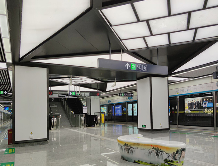 图1：江城路站( 周明摄)副本.jpg