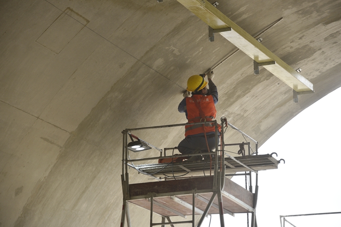 桥架安装施工.JPG
