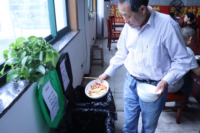 1590853202576668.jpg 5、垃圾分类从我做起(周远摄).JPG