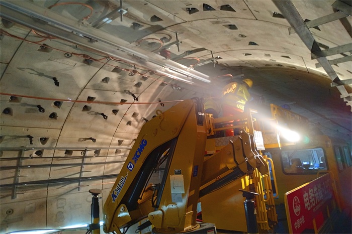 1591259737127072.jpg 轨道车作业-乔文丽摄影 (3)_看图王(1).jpg