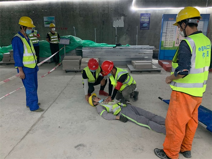 图二伤员救治 -谌谋兵摄.png