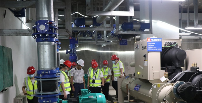 1592733661656708.jpg 图3:机房施工观摩(郑杰摄).JPG