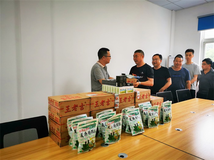 图1：夏送清凉慰问(1).jpg