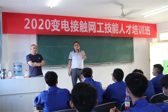 1594642519722460.jpg 图片2:分公司领导讲话.JPG