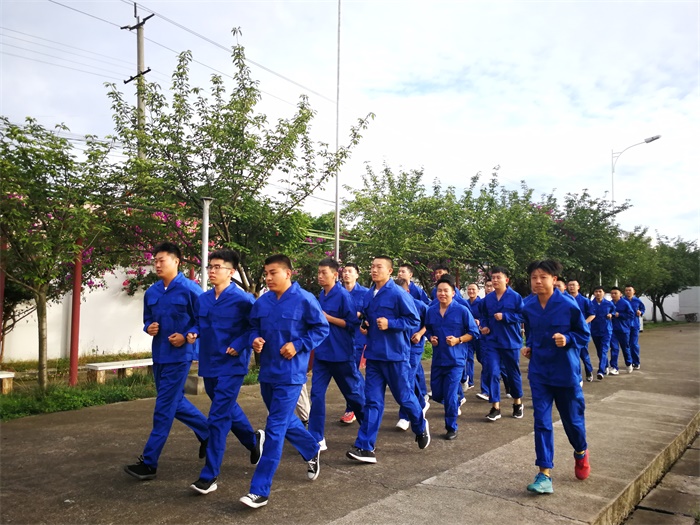 1594642530337154.jpg 图片3:从晨练开始.jpg