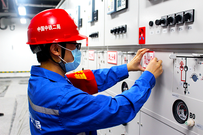 1595302311139892.jpg 图2:送电后更改警示标牌副本.jpg