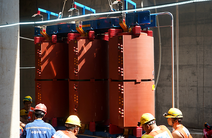 图二：整流变压器转运 副本.jpg