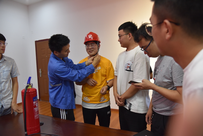 图2 安全帽使用.JPG