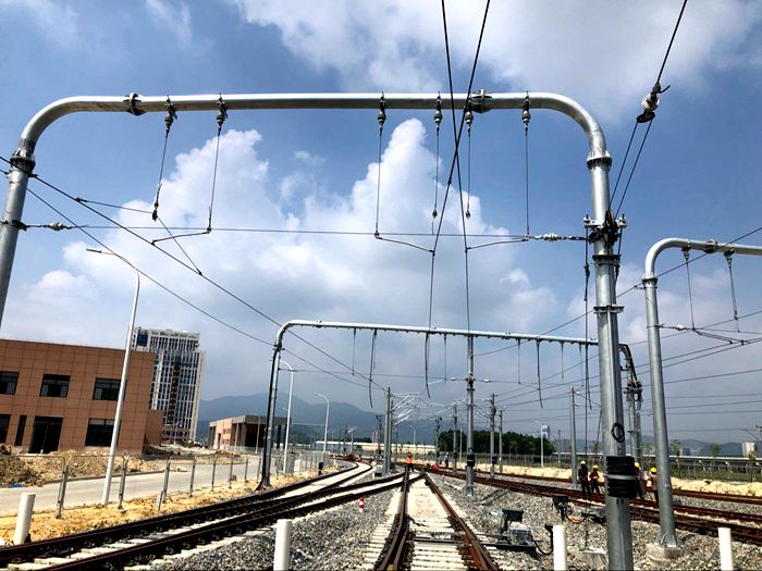 图2.接触线架设完成1.jpg