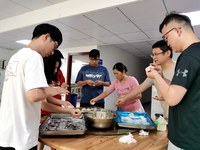 图1：包饺子活动现场_副本.jpg