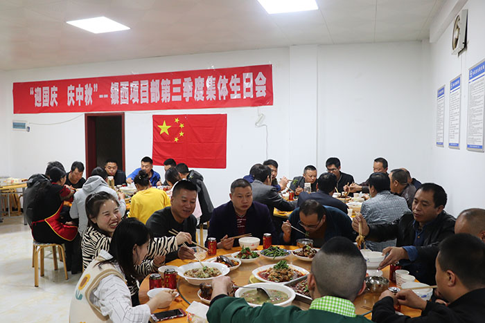 1602206998343953.jpg 生日会现场.JPG