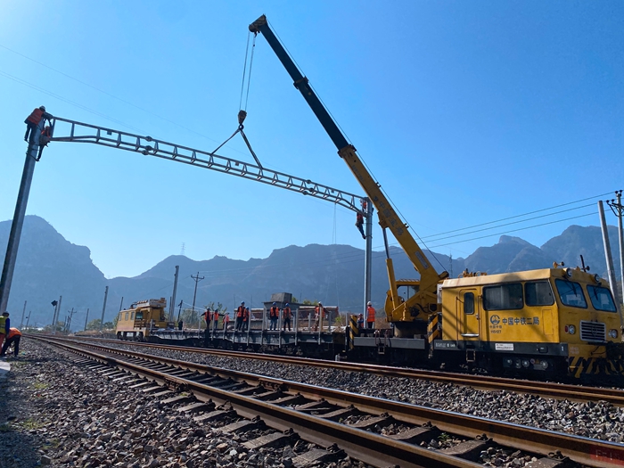 1602754974981856.jpg 硬横梁架设1.jpg