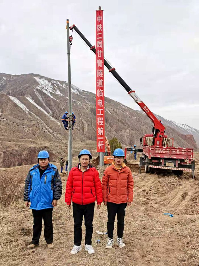 1604970767742771.jpg 图1:第一杆合影_副本.jpg