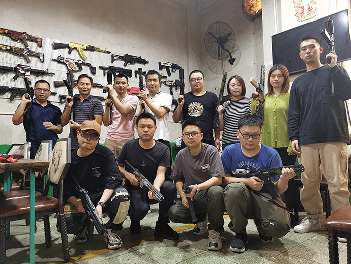 图1：真人CS俱乐部合影副本.jpg