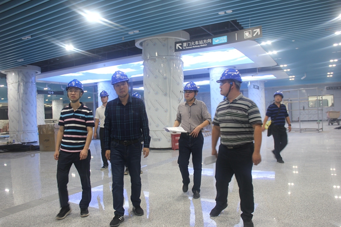 图2：林总检查厦门火车站施工情况_副本.jpg