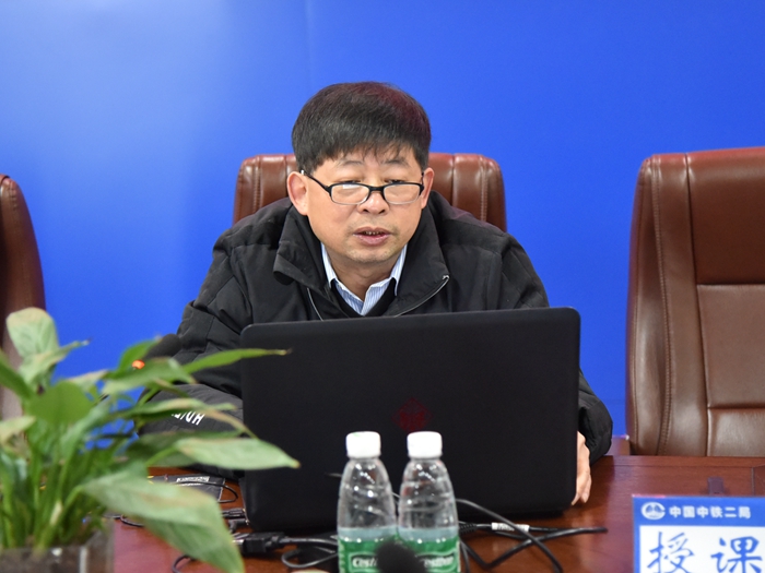 伍总授课.JPG