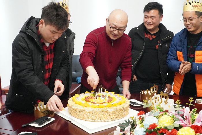 图2：为员工庆生.JPG