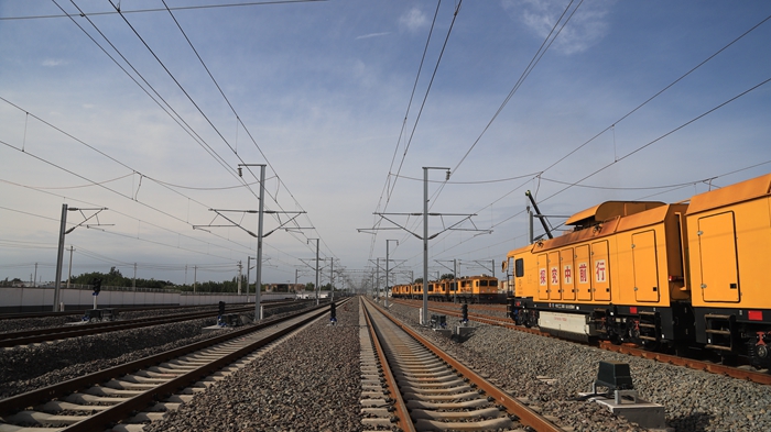 1609062946828663.jpg 图5:接触网工程掠影.JPG