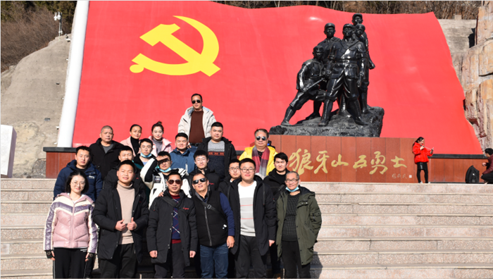 1609728431292831.png 五勇士雕塑合影留念.png