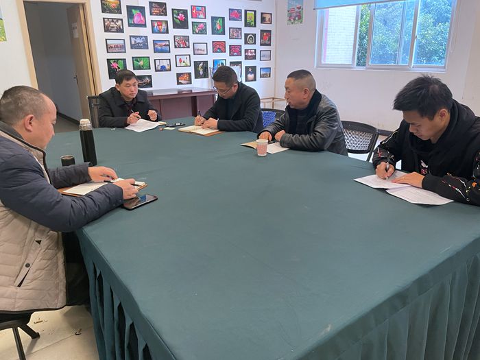 1612259066130950.jpg 图3:公司副总经理孙思松参与支部成员批评与自我批评.jpg