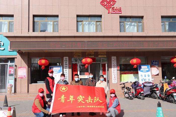 图3：团员和工作人员的合影.jpg