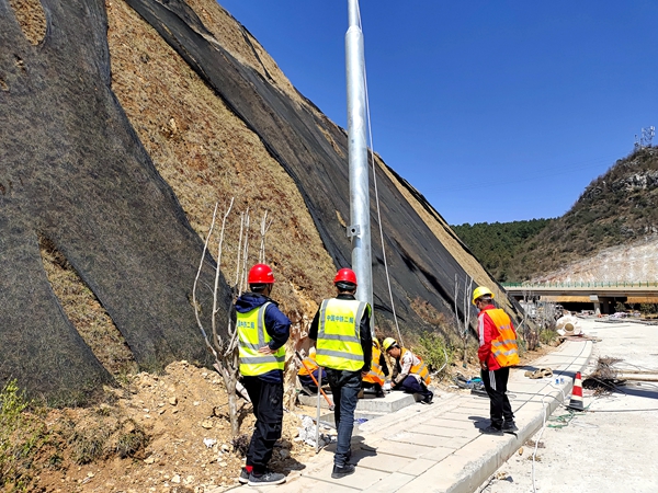 1616750878967225.jpg 图1:吊装施工_副本.jpg