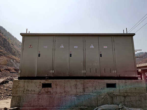 1616751591490820.jpg 图4 箱式变电站吊装完成_副本.jpg