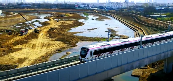 1617001043103624.png 图2:列车飞驰场景.png