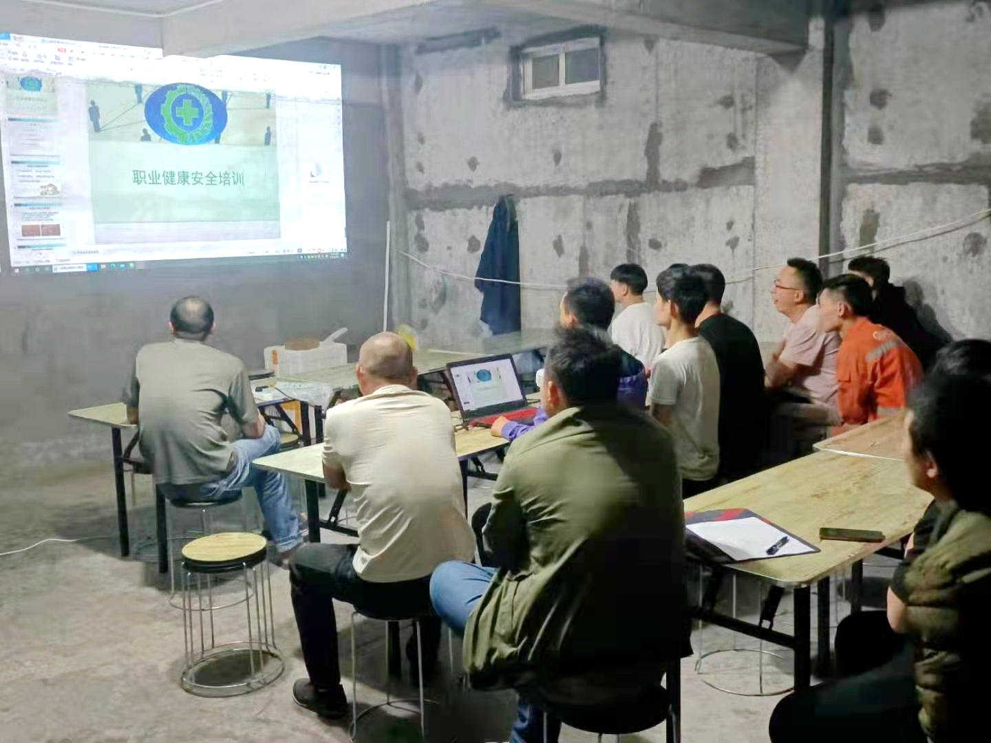 1619596594253629.jpg 安全培训.jpg