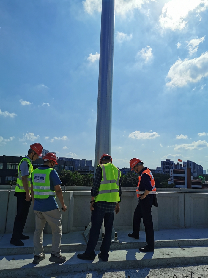 图3督导组对高架段接触网施工工艺进行检查 - 副本.jpg