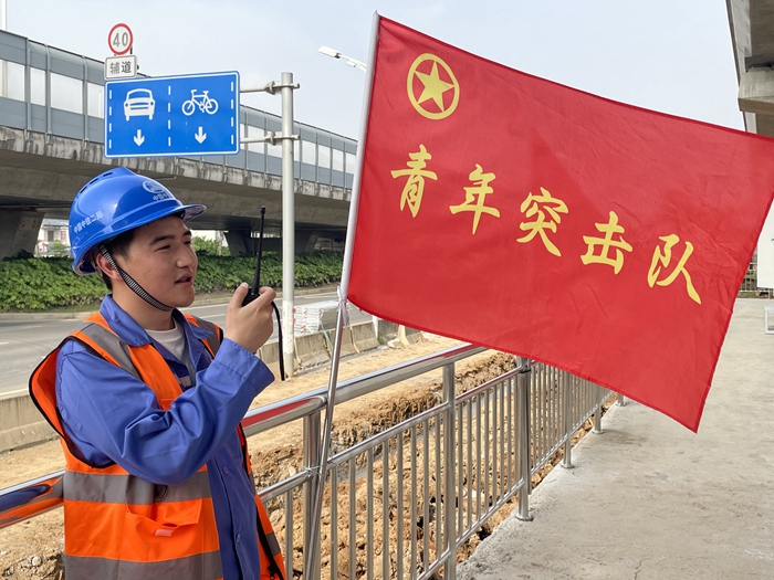 1621847396107570.jpg 青年突击队队员在现场 - 副本.JPG