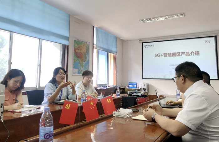 图：讲座现场.jpg
