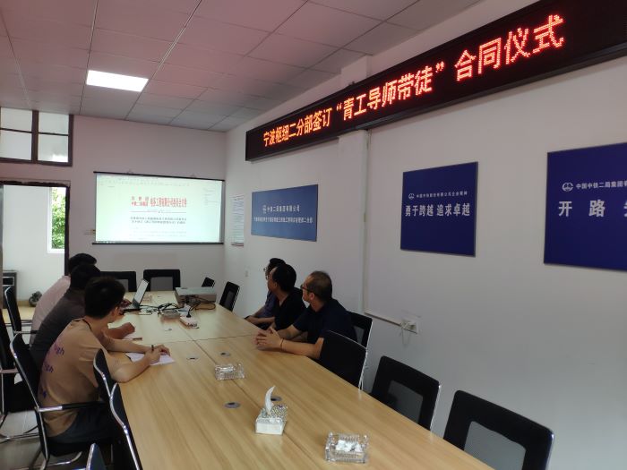 1627975123552915.jpg 图1:文件宣读1.jpg