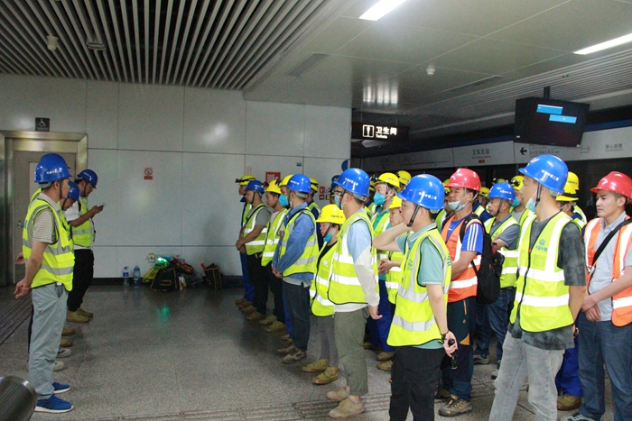 图1：现场安全技术交底及点名.JPG