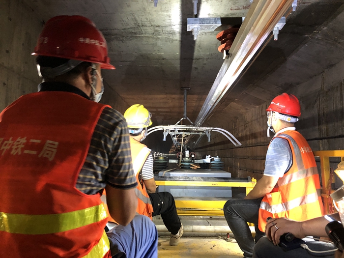 图1：限界检测及冷滑现场照片 - 副本.jpg