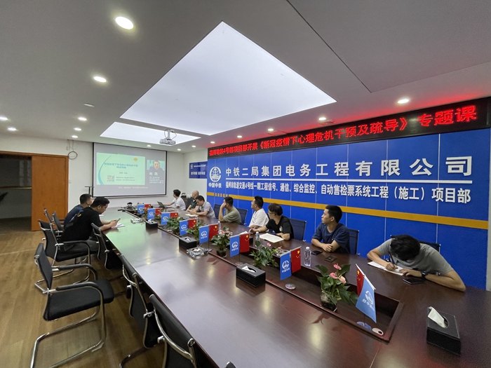 全体员工观看直播课.jpg
