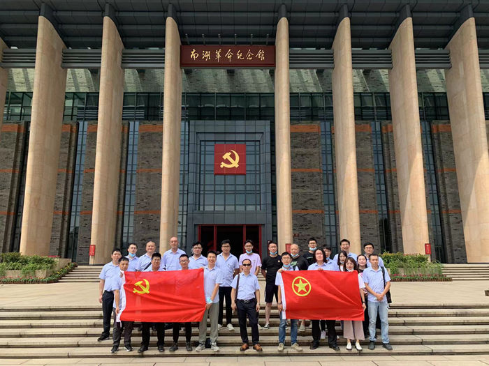 图3：参观南湖革命纪念馆1_副本.jpg