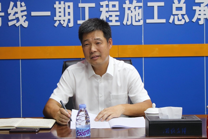 图1：林光华听取现场工作汇报 - 副本.jpg