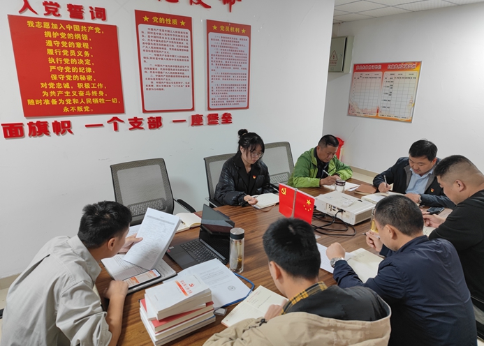 图：党课学习现场.jpg