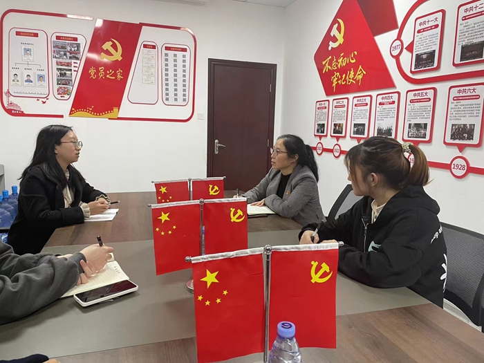 女职工代表座谈会.jpg